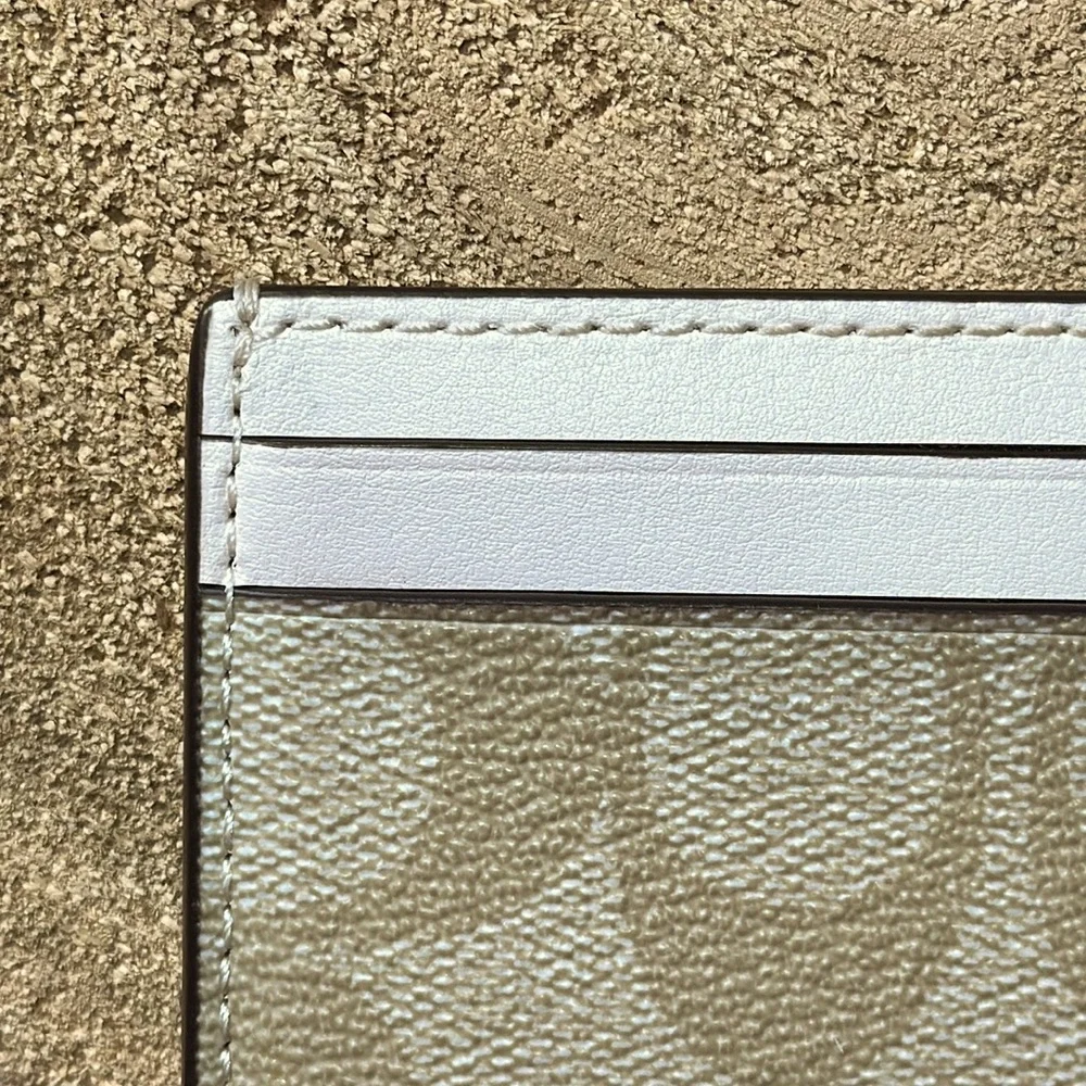 COACH Card Case In Signature and Chalk Leather